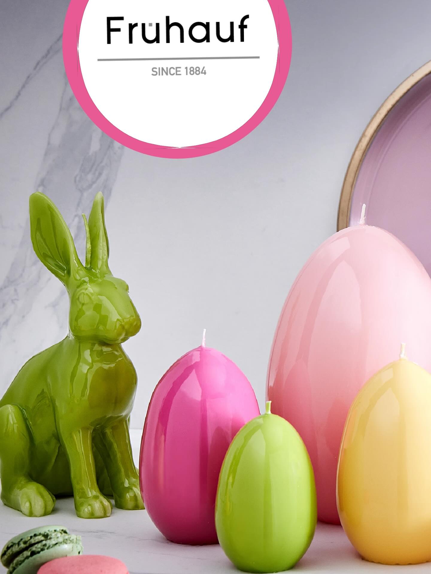 Mit der Objektkerze „Hase“ von @engelskerzen  in edlem Glanz-Lack bringst Du intensive Farben, luxuriöse Haptik und pure Eleganz auf Deinen Tisch.
Kräftige Frühlingsnuancen und natürliche Töne verwandeln Deine Ostertafel im Handumdrehen in ein echtes Design-Highlight - wir freuen uns auf euch @fruehauf_since1884